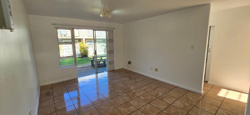 2 Bedroom Property for Sale in Oakglen Western Cape
